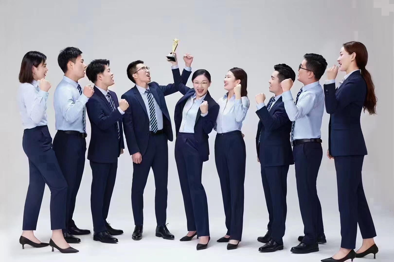 湖南掌尚服飾有限公司_衡陽職業(yè)制服時尚西服設(shè)計生產(chǎn)銷售 湖南掌尚服飾有限公司_衡陽職業(yè)制服時尚西服設(shè)計生產(chǎn)銷售